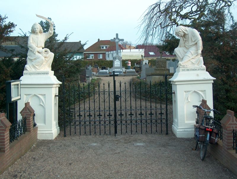 Foto toegangshek Rooms katholieke begraafplaats Medemblik